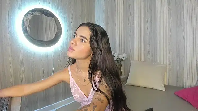 Snapshot of Isabellaa_Rosee chatting on June 19, 8:01 pm Isabellaa Rosee online show from June 19, 8:01 pm