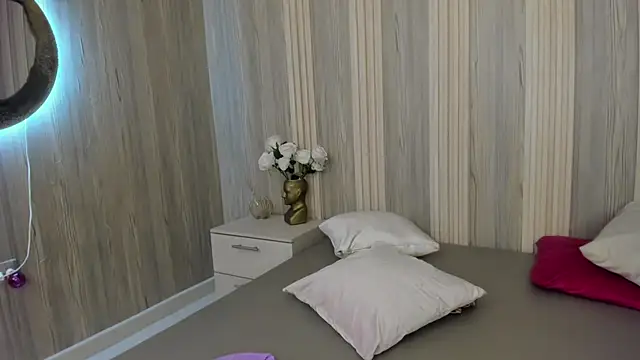 Snapshot of Isabellaa_Rosee chatting on June 22, 8:17 pm Isabellaa Rosee online show from June 22, 8:17 pm