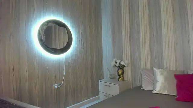 Snapshot of Isabellaa_Rosee chatting on June 25, 8:13 pm Isabellaa Rosee online show from June 25, 8:13 pm