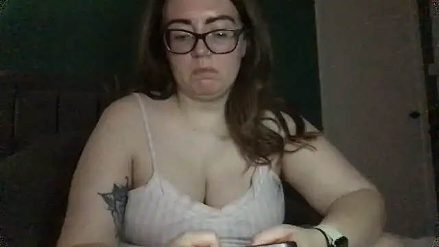 CurvyBx online show from March 10, 9:20 pm