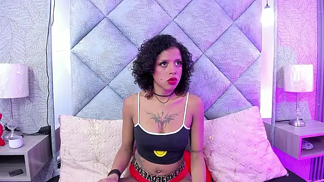 Snapshot of Lunakellerr chatting on February 24, 11:41 am Lunakellerr online show from February 24, 11:41 am