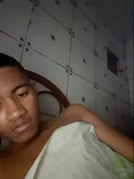 Snapshot of jujubinha1028 chatting on February 28, 2:45 am jujubinha1028 online show from February 28, 2:45 am