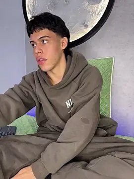 Snapshot of Lucian-greyy chatting on February 15, 8:02 am Lucian-greyy online show from February 15, 8:02 am