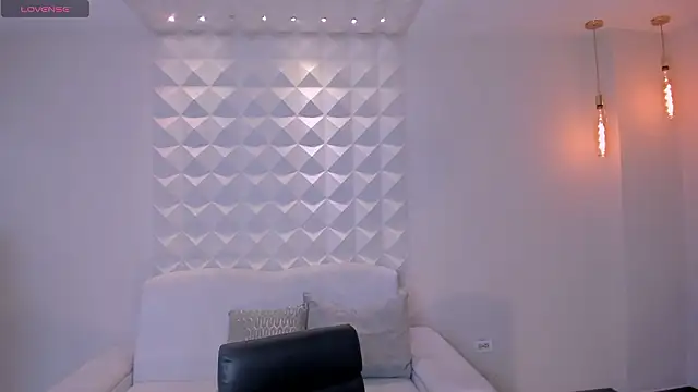 Snapshot of CarolineEvans_x chatting on February 27, 4:23 am CarolineEvans x online show from February 27, 4:23 am