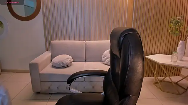 CarolineEvans x online show from March 30, 4:57 am