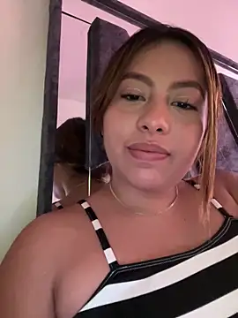 Snapshot of Emiily_joee_ chatting on April 26, 9:01 pm Emiily joee online show from April 26, 9:01 pm