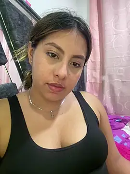 Snapshot of Emiily_joee_ chatting on May 2, 12:15 am Emiily joee online show from May 2, 12:15 am