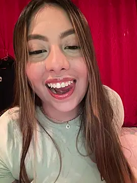 Snapshot of Emiily_joee_ chatting on May 29, 3:04 am Emiily joee online show from May 29, 3:04 am