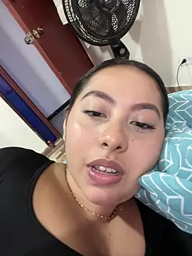 Snapshot of Emiily_joee_ chatting on June 24, 9:25 pm Emiily joee online show from June 24, 9:25 pm