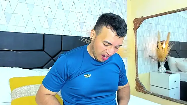 Snapshot of AronGarcia chatting on February 21, 12:06 pm AronGarcia online show from February 21, 12:06 pm