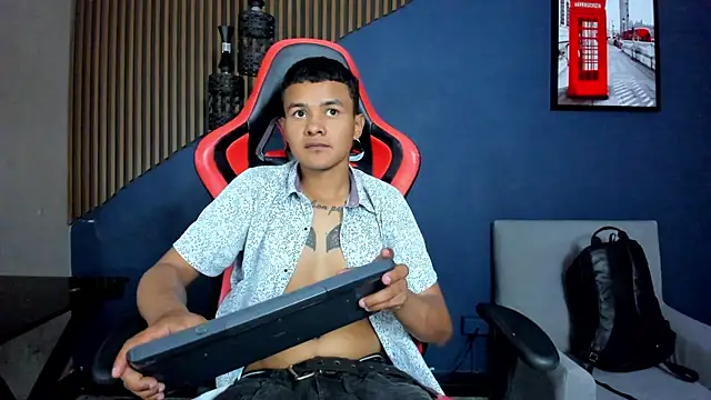 Snapshot of TylerGandi chatting on February 25, 8:51 pm TylerGandi online show from February 25, 8:51 pm