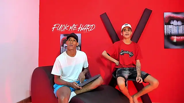 Snapshot of GREEN_BOYS chatting on February 14, 7:27 am GREEN BOYS online show from February 14, 7:27 am