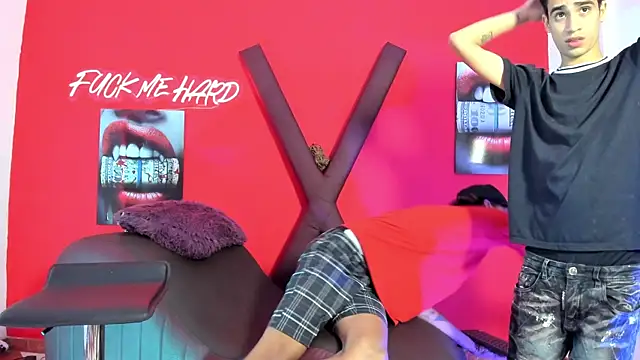 Snapshot of GREEN_BOYS chatting on February 25, 7:18 am GREEN BOYS online show from February 25, 7:18 am