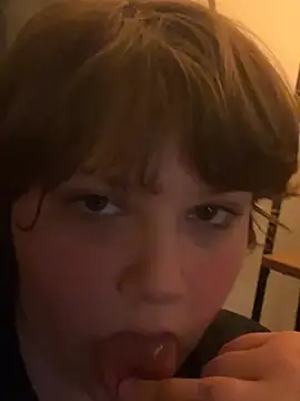 Snapshot of plushietoy chatting on February 22, 2:45 am plushietoy online show from February 22, 2:45 am