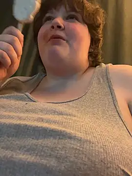 Snapshot of plushietoy chatting on February 23, 3:48 am plushietoy online show from February 23, 3:48 am