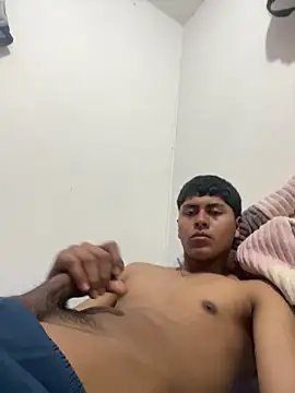 Snapshot of Miguel_960 chatting on February 22, 10:52 pm Miguel 960 online show from February 22, 10:52 pm