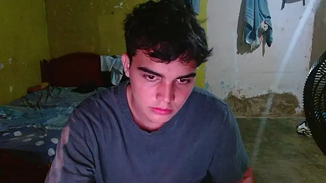 Snapshot of heiker__ chatting on March 22, 11:19 pm heiker online show from March 22, 11:19 pm