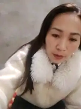 Snapshot of Thobaby112 chatting on February 19, 7:04 am Thobaby112 online show from February 19, 7:04 am