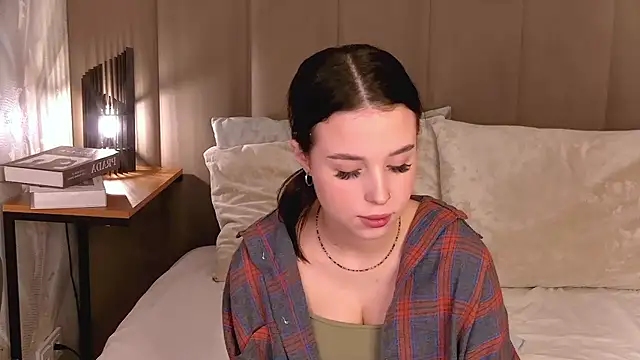 Snapshot of LanaLedger chatting on March 3, 10:43 am LanaLedger online show from March 3, 10:43 am