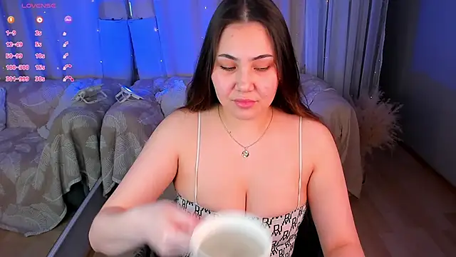 Snapshot of Lina_Loon chatting on March 2, 4:47 pm Lina Loon online show from March 2, 4:47 pm