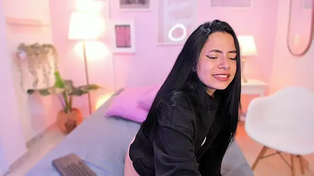 Snapshot of Ivyy_sweet_ chatting on February 18, 8:16 pm Ivyy sweet online show from February 18, 8:16 pm