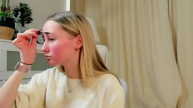 TraceeRebollar online show from February 17, 11:18 am