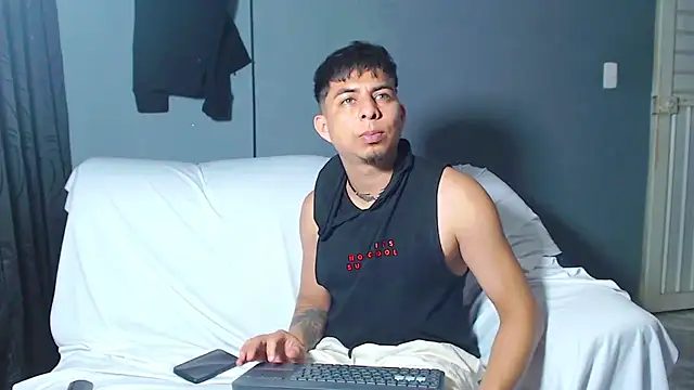 Snapshot of polloCol4U chatting on March 12, 12:17 am polloCol4U online show from March 12, 12:17 am