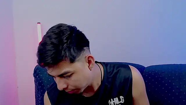 Snapshot of polloCol4U chatting on April 8, 4:23 am polloCol4U online show from April 8, 4:23 am