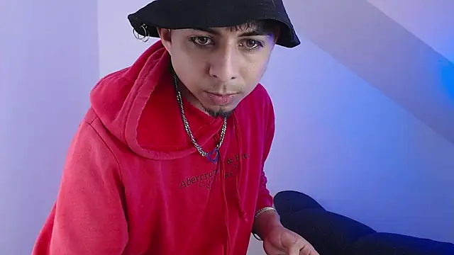 Snapshot of polloCol4U chatting on April 13, 4:18 am polloCol4U online show from April 13, 4:18 am