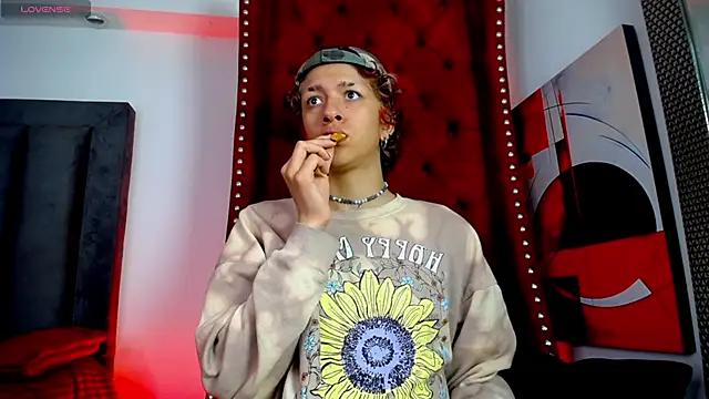 Snapshot of Cain_Dantalion chatting on April 8, 4:01 am Cain Dantalion online show from April 8, 4:01 am