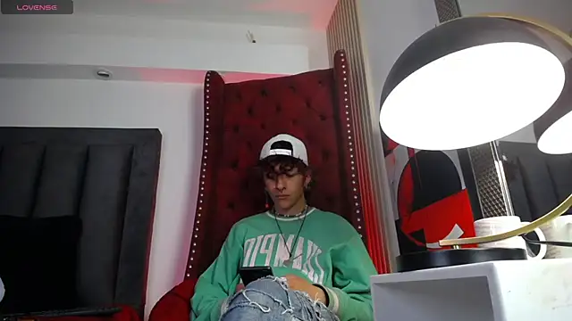 Snapshot of Cain_Dantalion chatting on April 11, 3:33 am Cain Dantalion online show from April 11, 3:33 am