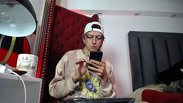 Snapshot of Cain_Dantalion chatting on April 14, 3:34 am Cain Dantalion online show from April 14, 3:34 am