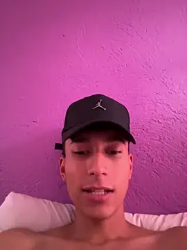 glopetitooo online show from June 15, 12:51 pm