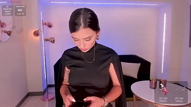 JulietteMoreau online show from March 30, 8:10 pm