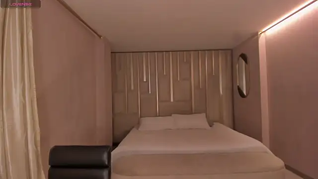 AmaraDivine online show from April 2, 12:14 pm