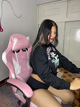 Snapshot of KittySari chatting on February 18, 2:24 pm KittySari online show from February 18, 2:24 pm