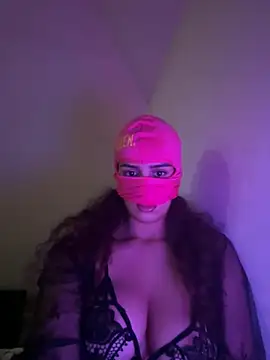 Snapshot of Esmeralda972 chatting on February 16, 6:59 pm Esmeralda972 online show from February 16, 6:59 pm