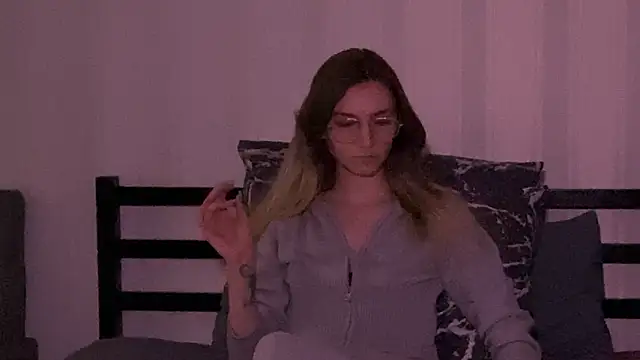 Snapshot of missmiroslava chatting on March 3, 7:53 pm missmiroslava online show from March 3, 7:53 pm