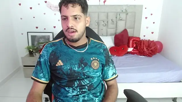 Snapshot of mister_fox723 chatting on February 25, 4:44 am mister fox723 online show from February 25, 4:44 am