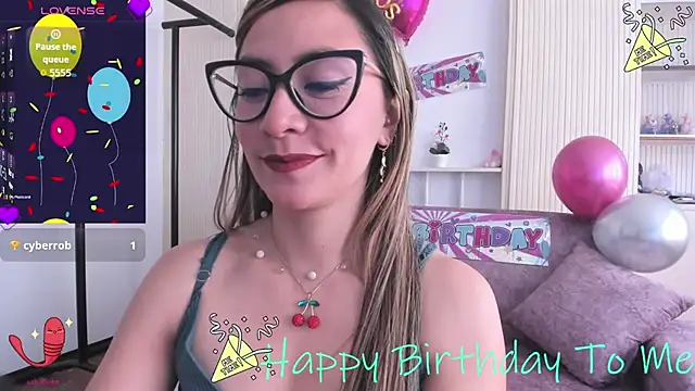 Snapshot of VelvetMouth_ chatting on May 15, 2:13 pm VelvetMouth online show from May 15, 2:13 pm