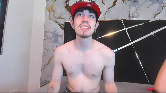 Couple In Heat online show from March 19, 7:40 pm