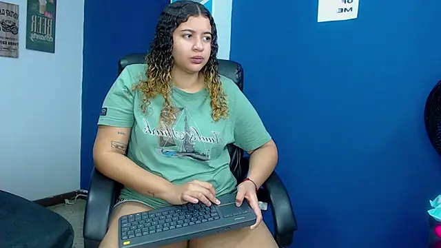 goodgirlxxl online show from March 16, 11:20 pm