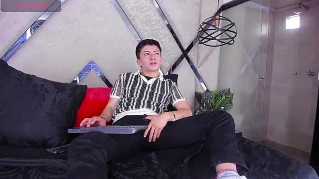 Snapshot of Sebas26_ chatting on February 17, 10:38 pm Sebas26 online show from February 17, 10:38 pm