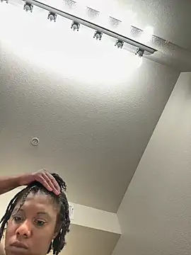 Snapshot of ShortcakeMochaa chatting on February 15, 9:22 pm ShortcakeMochaa online show from February 15, 9:22 pm