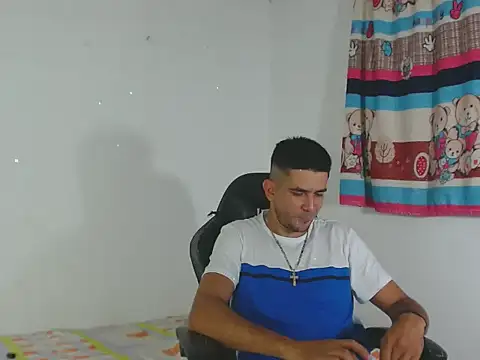 Snapshot of _Grasshopper chatting on February 18, 9:22 pm Grasshopper online show from February 18, 9:22 pm