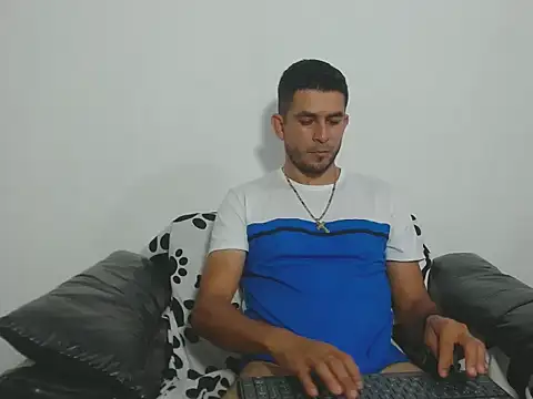 Snapshot of _Grasshopper chatting on February 24, 10:52 pm Grasshopper online show from February 24, 10:52 pm