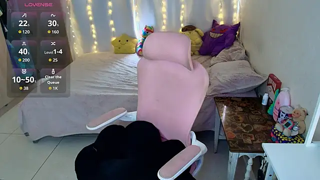 maliciaXpoison online show from April 5, 9:01 pm