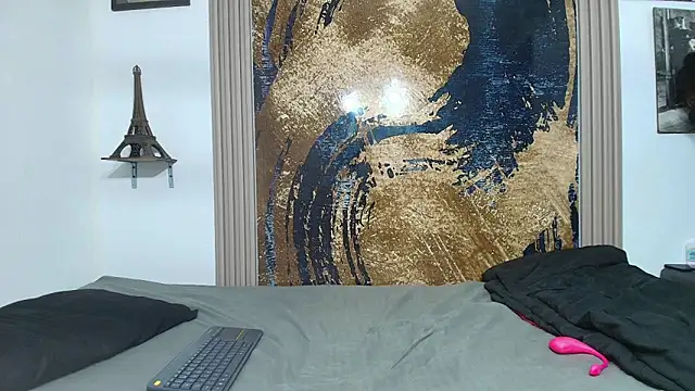 raven robin  online show from April 2, 3:15 am