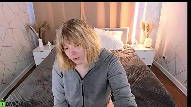 luna c0ra online show from March 7, 1:24 am