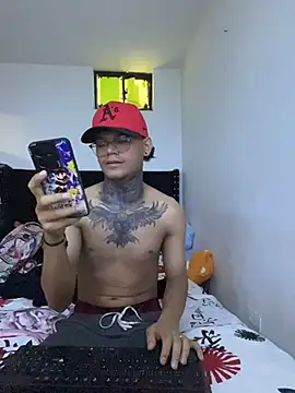 Snapshot of Maxtor_ chatting on February 17, 2:46 pm Maxtor online show from February 17, 2:46 pm